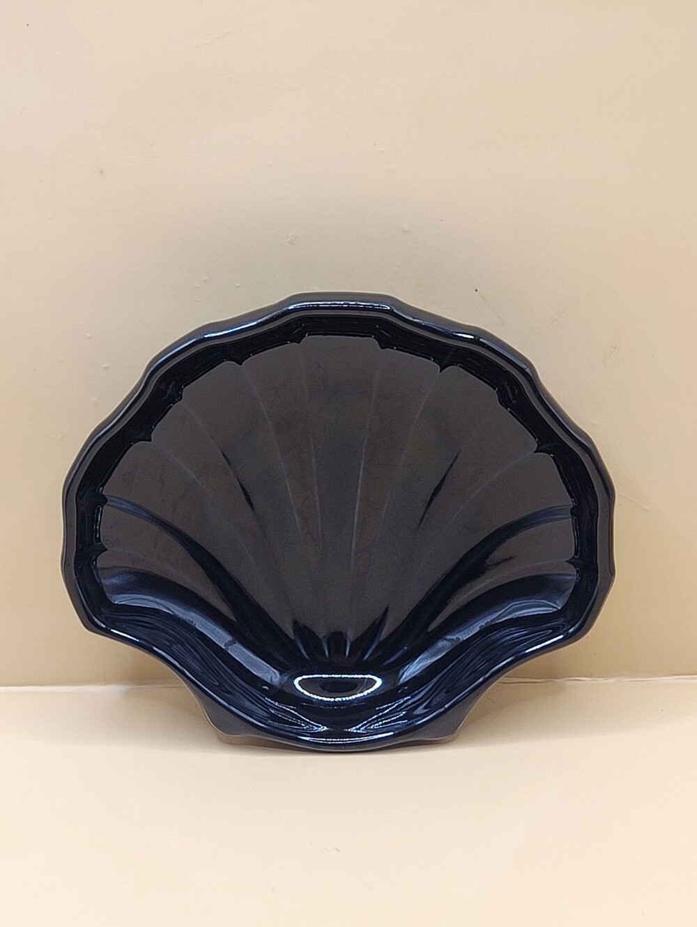 Vintage Pfaltzgraff Black Clam Shell Soap Dish Ceramic Trinket Tray USA